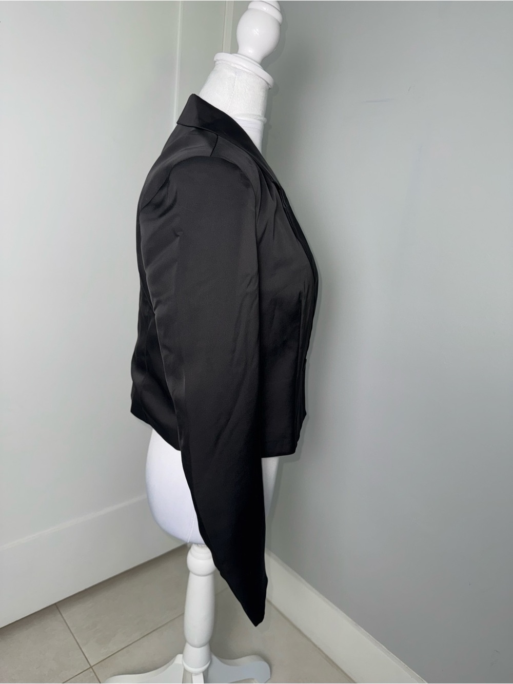 ❌SOLD❌Vero Moda Cropped Blazer in Black/ Size US 4 - Picture 5 of 10